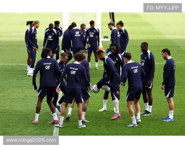 足球世界杯预选赛图片展现比赛激烈场面和精彩瞬间的高清图片